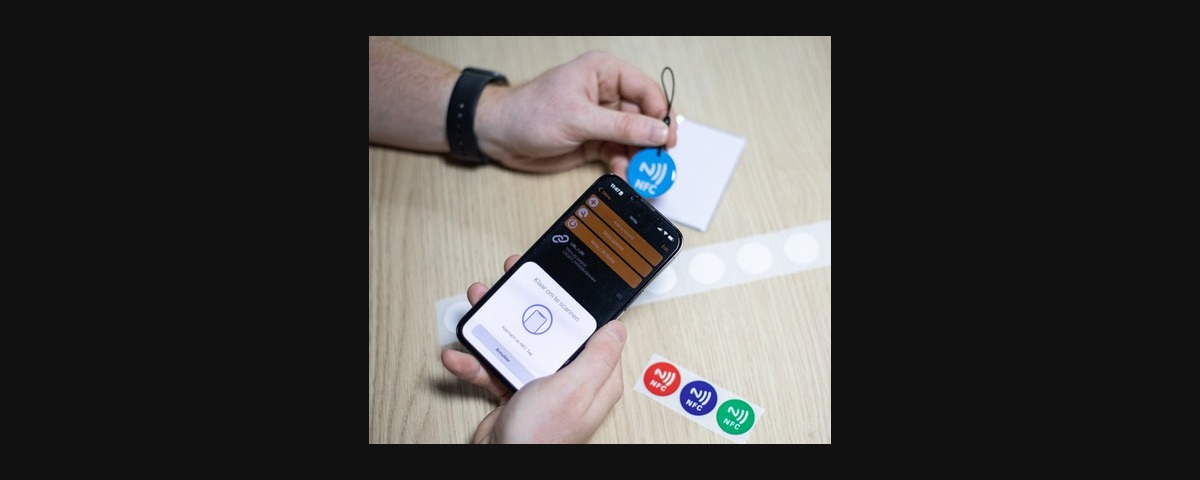Scanning NFC tags with a smartphone for Q-SYS automation
