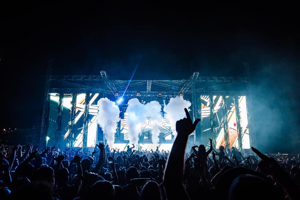 10157452309474277 1868774226501042176 N